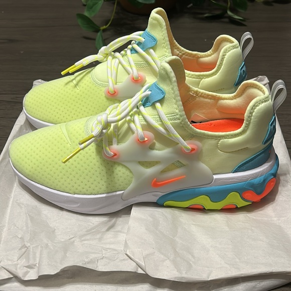 Nike React Presto Barely Volt - Picture 3 of 12